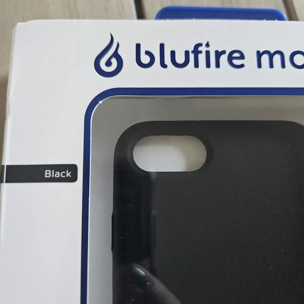 NIB Black Blufire Mobile Premium Silicone Case For iPhone 7/8